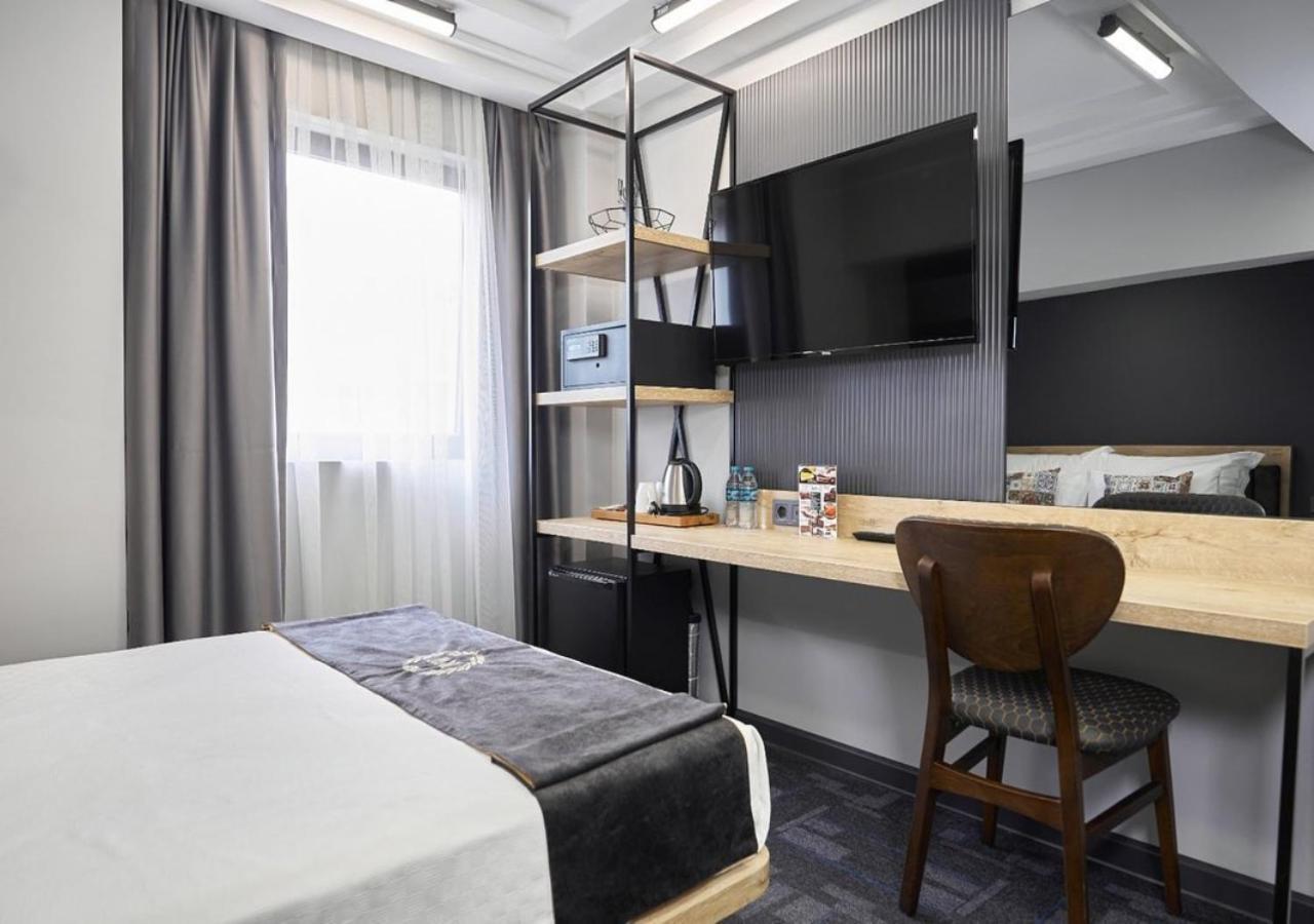 Hotel Grand Belwood Near Delhi Airport *